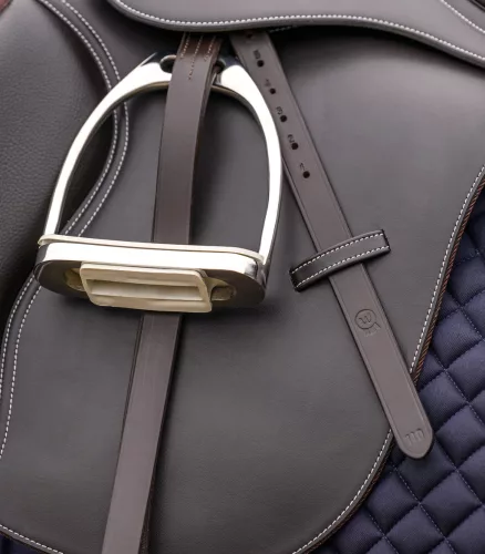 Waldhausen X-Line kengyelszíj 22mm - 140 cm, barna