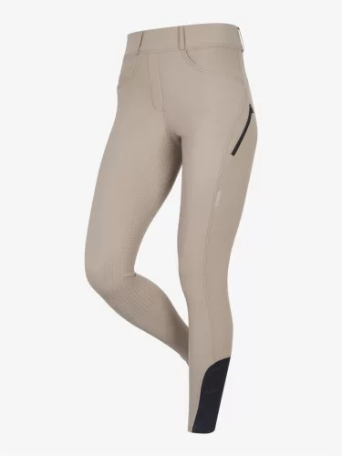 Amy Breggings Pecan