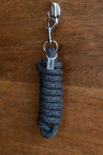 Essence Leadrope Black