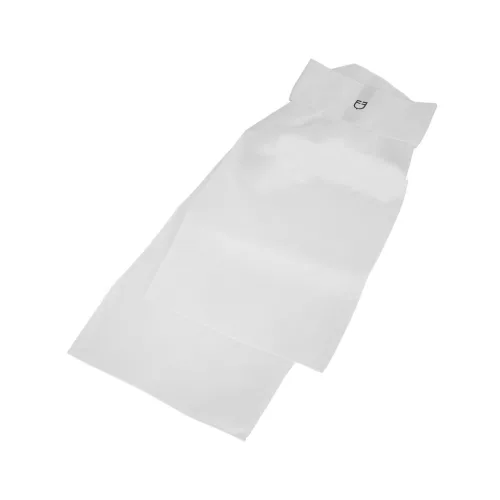 Versenyi plastron hímzett logóval