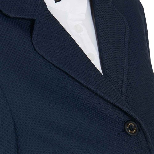 Női versenyzakó négy gombbal, perforált anyagból