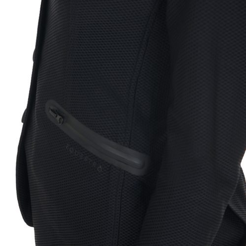 Női versenyzakó négy gombbal, perforált anyagból