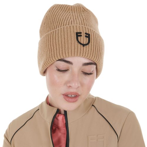 Unisex bordás gyapjú sapka logóval