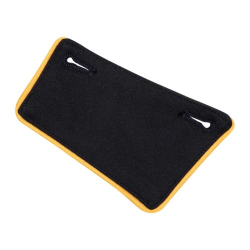 Női sárga díszítésű farokkabát hajtóka