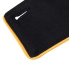 Női sárga díszítésű farokkabát hajtóka