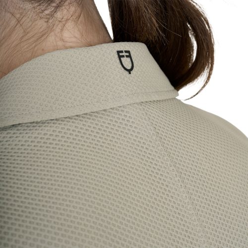 Női versenyzakó négy gombbal, perforált anyagból