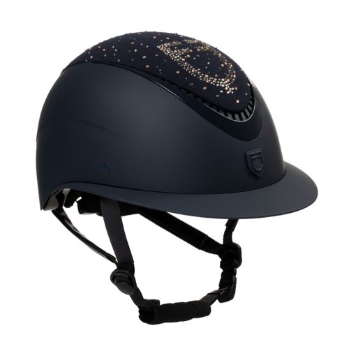 Matt sisak széles árnyékkal és strasszköves logóval