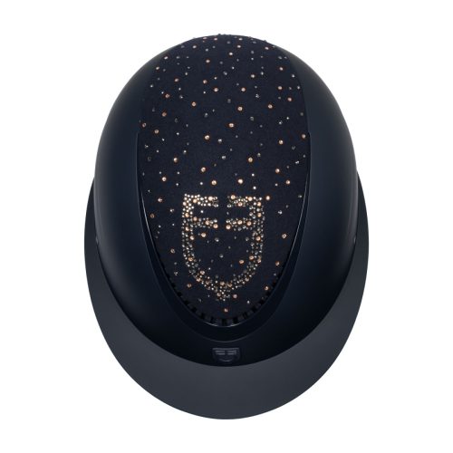 Matt sisak széles árnyékkal és strasszköves logóval