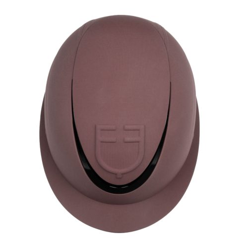 Női sisak széles árnyékkal és dombornyomott logóval