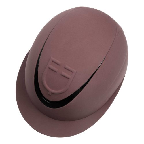 Női sisak széles árnyékolóval és dombornyomott logóval