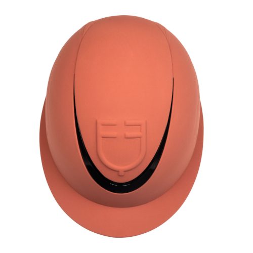 Női sisak széles árnyékolóval és dombornyomott logóval