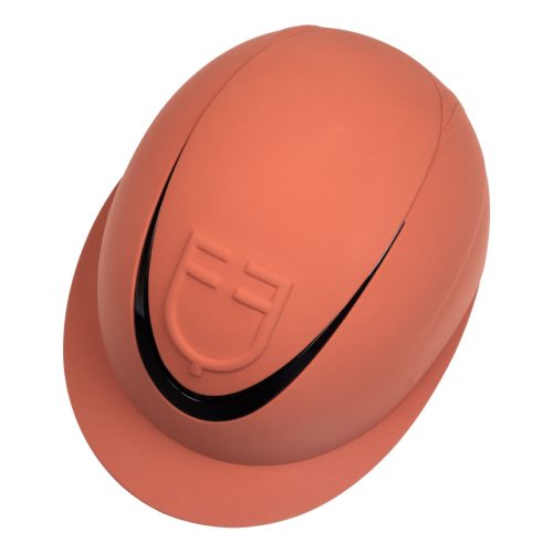 Női sisak széles árnyékolóval és dombornyomott logóval